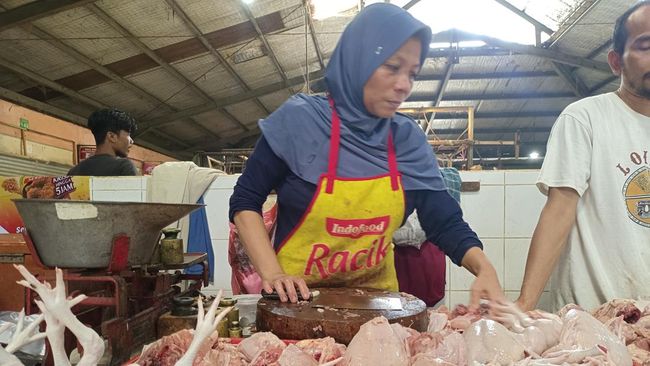 Penjualan Ayam Potong Wajib Bersertifikat Halal, Ini Respons Pedagang