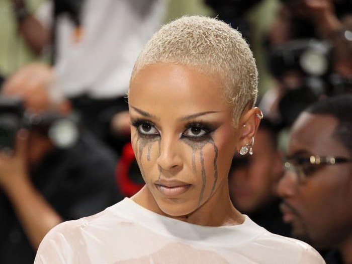 Penampilan Doja Cat di Met Gala 2024 yang digelar di The Metropolitan Museum of Art, New York, Senin (6/5/2024) Penampilan Doja Cat di Met Gala 2024 yang digelar di The Metropolitan Museum of Art, New York, Senin (6/5/2024)
