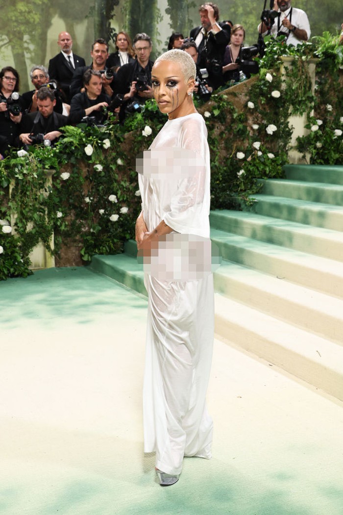 Penampilan Doja Cat di Met Gala 2024 yang digelar di The Metropolitan Museum of Art, New York, Senin (6/5/2024)