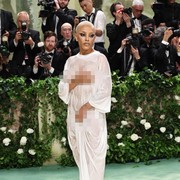 Pakai Baju Nyeleneh, Ini 4 Outfit Kontroversial Doja Cat Selama Pekan Met Gala