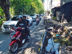 Bikin Macet, Proyek Gorong-gorong Jalan Nginden Semolo Dikeluhkan Warga