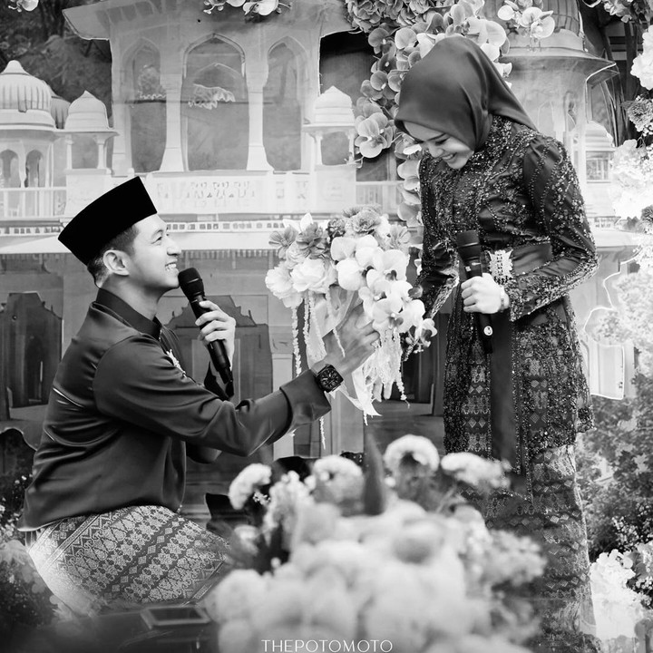<p>Pesinetron Chand Kelvin akan segera melepas masa lajang. Ia baru saja melamar sang kekasih, Dea Sahirah pada Minggu (5/5/2024). (Foto: Instagram @chand_kelvin @deasahirah)</p>