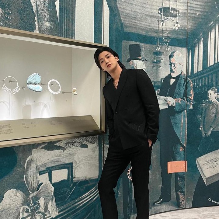 <p>Ro Woon adalah salah satu aktor yang memiliki tubuh tinggi mencapai 190 cm. Salah satu daya tariknya ini banyak membuat penggemar jatuh cinta. (Foto: Instagram @ewsbdi)</p>