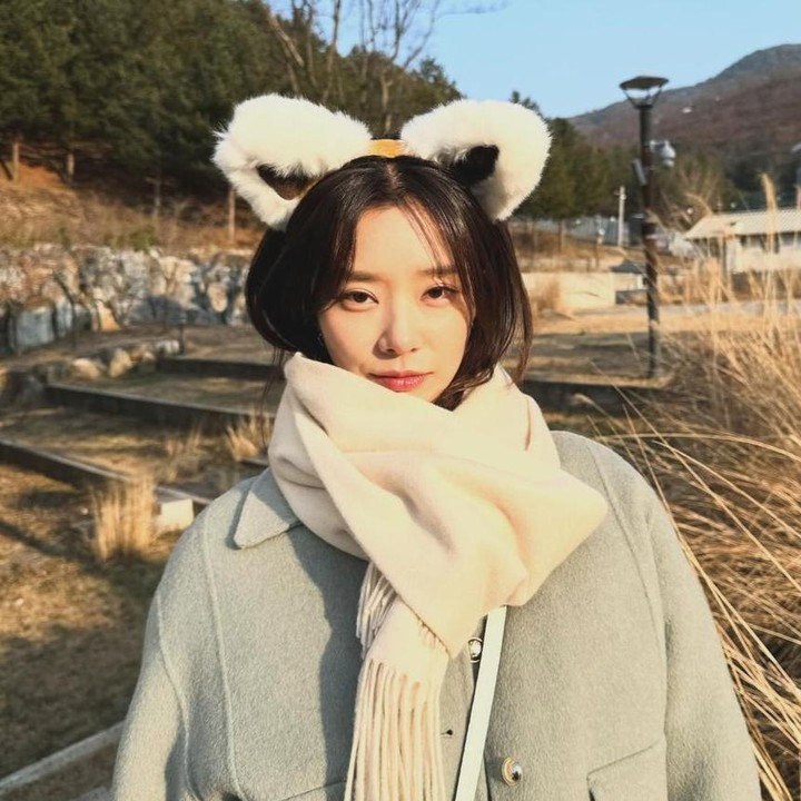 <p>Selanjutnya di peringkat keenam ada Lee Joo Bin yang juga main drama <em>Queen of Tears</em> sebagai Mama Geonu alias Cheon Da Hye. Selain drama ini, Lee Joo Bin juga mengambil peran di film <em>The Roundup: Punishment</em>, lho Bun. (Foto: Instagram @hellobeen)</p>