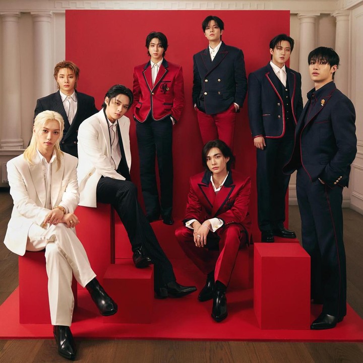 <p>Tak hanya Jennie, <em>boyband</em> Korea Selatan STRAY KIDS turut meramaikan gelaran Met Gala 2024. Seluruh personel grup besutan JYP Entertainment ini hadir di acara tersebut. Mereka mewakili rumah mode Tommy Hilfiger, Bunda. (Foto: Instagram @tommyhilfiger)</p>