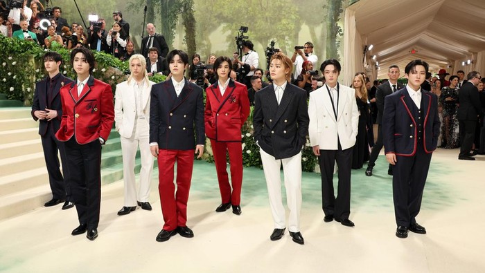 NEW YORK, NEW YORK - MAY 06: (L-R) Bang Chan, Han, Felix, Seungmin, Hyunjin, I.N, Lee Know and Changbin of Stray Kids attends The 2024 Met Gala Celebrating 