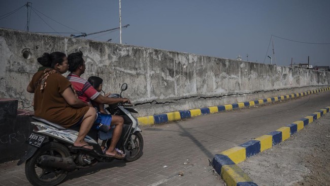 Dari semua jumlah pelanggaran lalu lintas yang terjadi pada tahun ini, paling banyak dilakukan pengendara sepeda motor.
