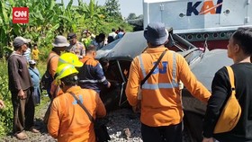 VIDEO: Penampakan Mobil vs KA Pandalungan di Pasuruan Tewaskan 3 Orang