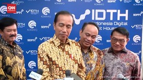 VIDEO: Jokowi Senyum Disebut Inisiator Pertemuan Prabowo dan Megawati