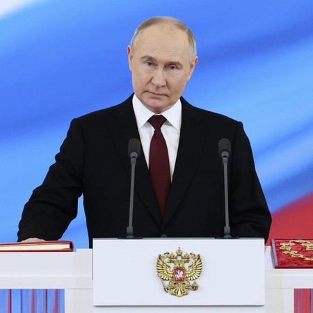 Vladimir Putin diambil sumpahnya sebagai presiden Rusia saat upacara pelantikan di Istana Grand Kremlin di Moskow, Rusia, Selasa, 7 Mei 2024. Vladimir Putin diambil sumpahnya sebagai presiden Rusia saat upacara pelantikan di Istana Grand Kremlin di Moskow, Rusia, Selasa, 7 Mei 2024. (Alexander Kazakov, Sputnik, Kremlin Pool Photo via AP)