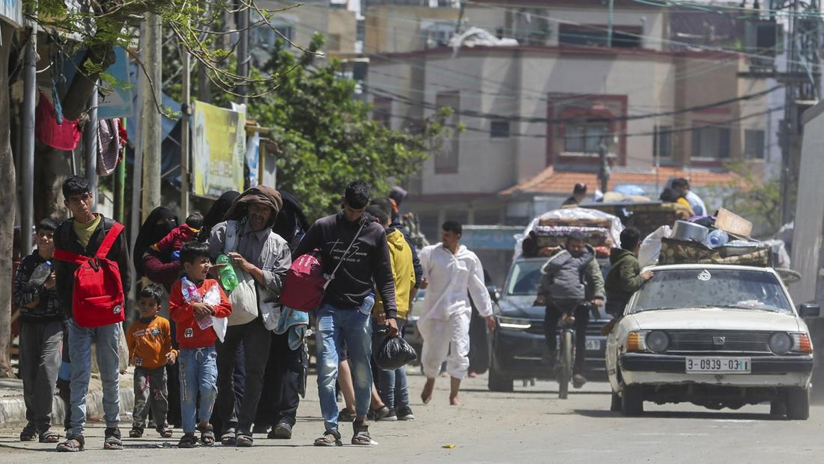 FOTO: Luntang-Lantung Warga Gaza Tinggalkan Rafah usai Diusir Israel