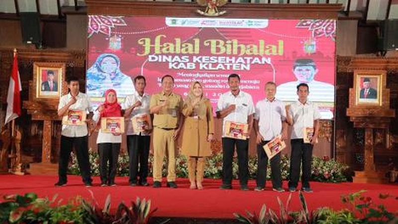 Dinas Kesehatan Kabupaten Klaten, Jawa Tengah menggelar kegiatan Halal Bihalal di Pendopo Pemerintah Kabupaten Klaten, Senin (6/5).