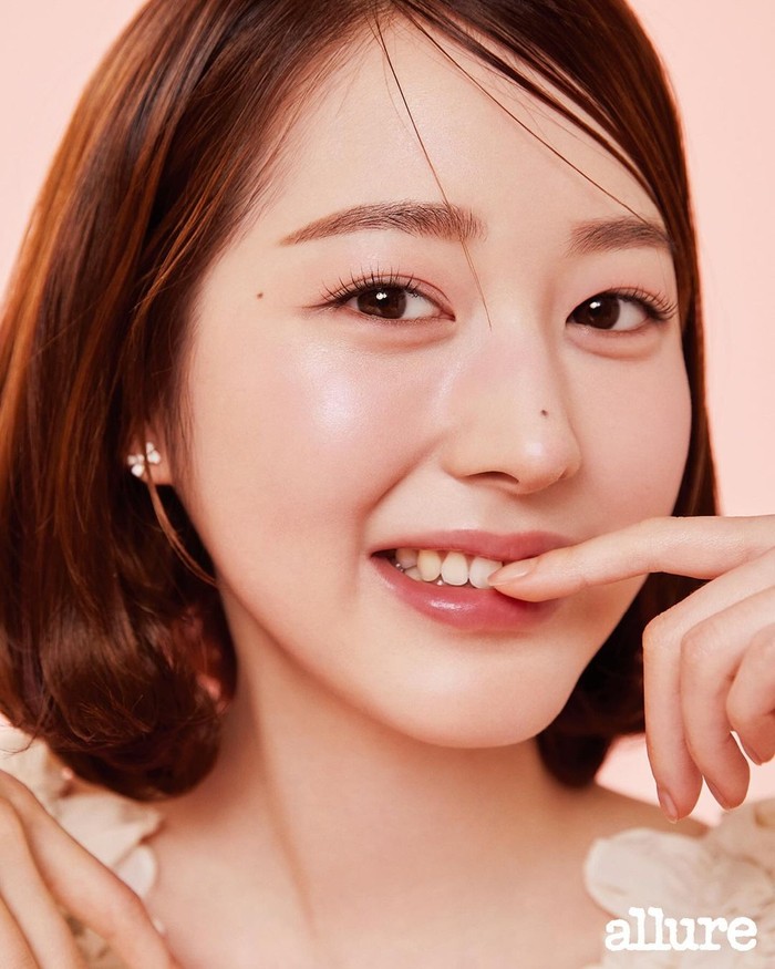 Aktris yang baru memulai debut di drama 'Pyramid Game' tersebut turut membagikan pengalaman akting pertamanya terasa menyenangkan karena dapat menunjukkan sisi baru dalam dirinya yang belum pernah ditunjukkan sebelumnya./ Foto: instagram.com/allurekorea