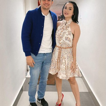 Dituding Selingkuh Saat Istri Hamil, 8 Potret Mesra Andrew Andika & Tengku Dewi Disorot