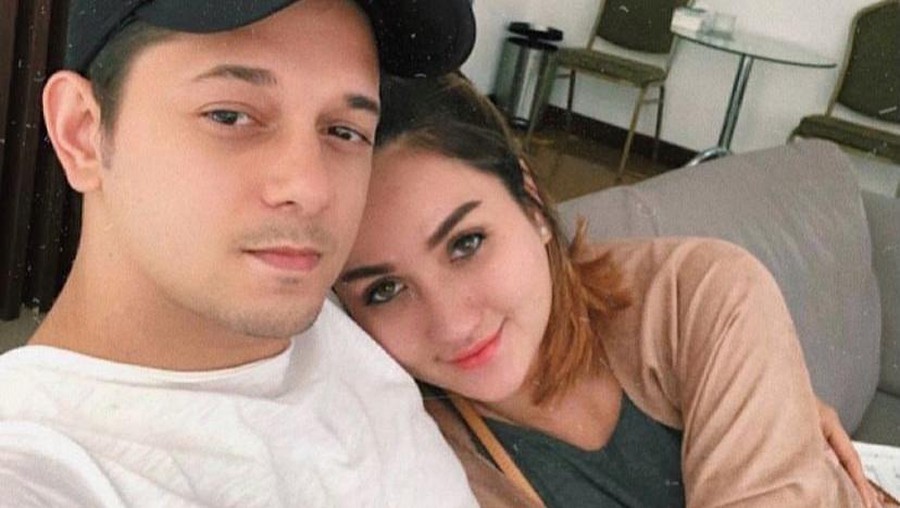 Andrew Andika dan Tengku Dewi Putri