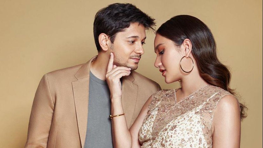 Andrew Andika dan Tengku Dewi Putri Andrew Andika dan Tengku Dewi Putri