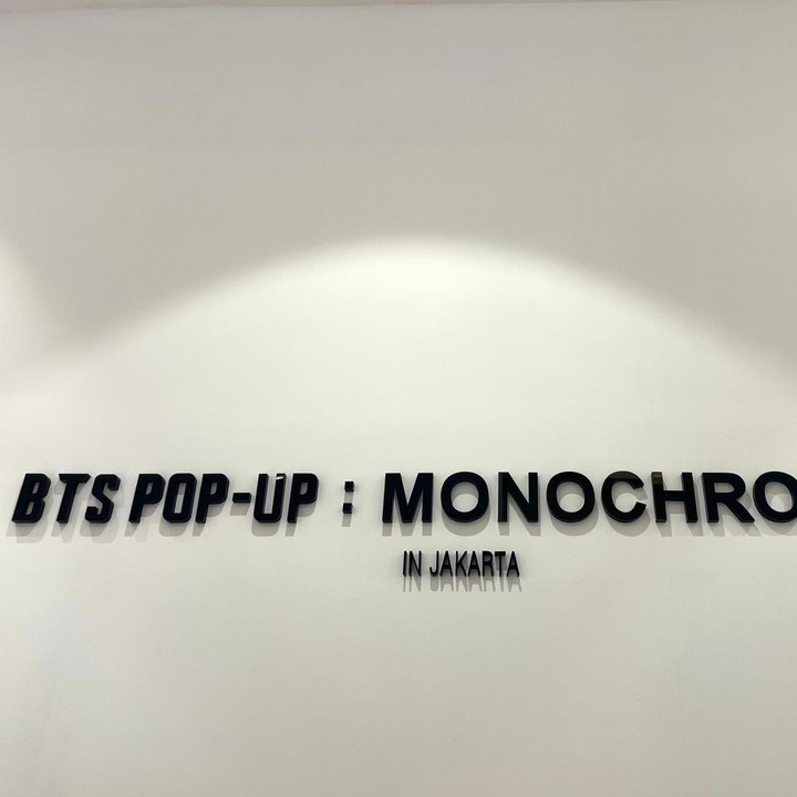 <p>Indonesia menjadi negara ketiga dalam rangkaian BTS POP-UP: MONOCHOROME, setelah Korea Selatan dan Jepang.<em> Pop-up store</em> ini sendiri hanya diselenggarakan di enam negara di dunia, yakni Korea Selatan, Jepang, Indonesia, Thailand, Amerika Serikat, dan Filipina. (Foto: METRO Department Store)</p>
