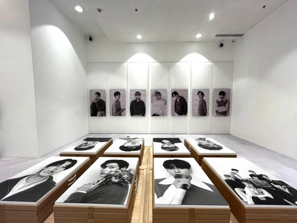 BTS POP-UP: MONOCHROME Buka Mulai Besok! Ada Merchandise Gratis Buat 200 Pembeli Pertama Bun