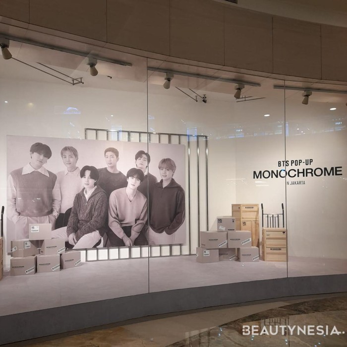 BTS POP-UP: MONOCHROME di Metro Gandaria City