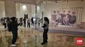 FOTO: Berburu Merch BTS di Pop-up Store MONOCHROME Jakarta