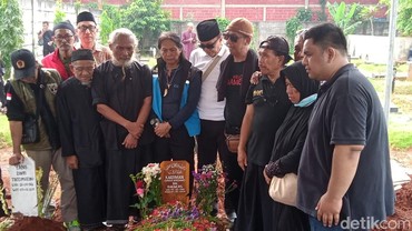 img-title Para Murid Dorman Borisman Beri Penghormatan Terakhir