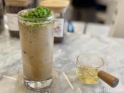 Mencicipi Uniknya Rasa Kopi Daun Bawang yang Viral, di Surabaya Ada Lho!