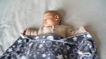 BAYI MUDAH BERGULING
