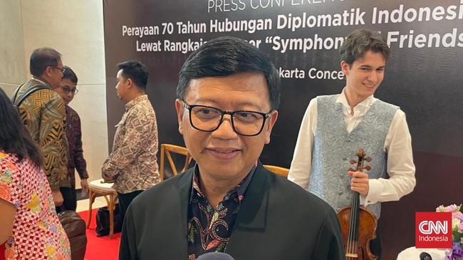 Konduktor Avip Priatna mengungkapkan bakal mengharmonisasikan musik Austria dan Indonesia dalam konser Symphony of Friendship.