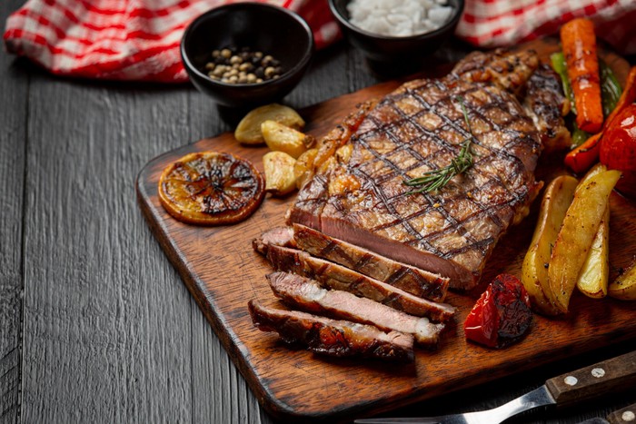 5 Kesalahan Makan Steak di Restoran yang Sering Terjadi