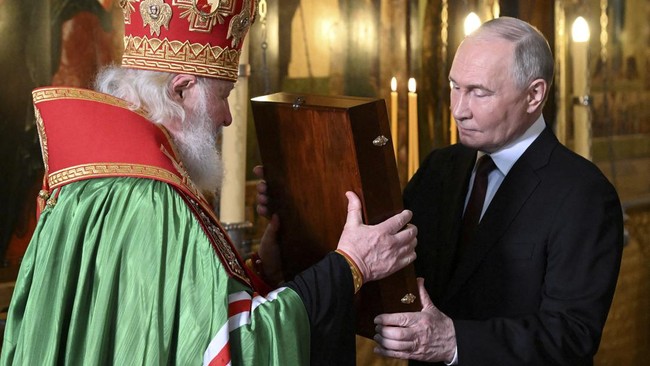 Sekutu Vladimir Putin memberi ucapan selamat ke Presiden Rusia itu yang berulang tahun ke-72 pada hari ini, Senin (7/10).