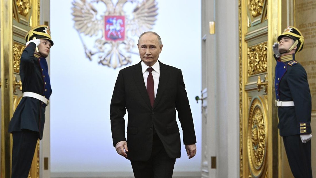 FOTO: Momen Pelantikan Putin Jadi Presiden Rusia untuk Kelima Kalinya