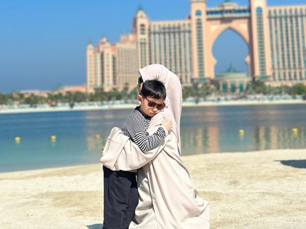7 Potret Zayn Anak Henny Rahman & Zikri Daulauy, Disebut Mirip Song Joong Ki