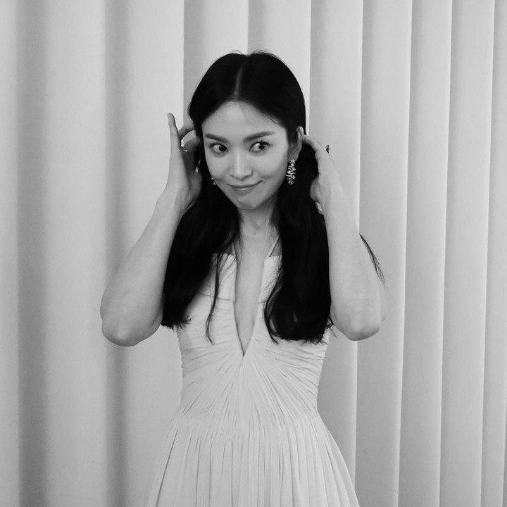 <p><em>Baeksang Arts Awards</em> dihelat di Seoul, Korea Selatan pada Selasa (7/5/2024). Di gelaran yang ke-60 ini, sejumlah artis turut meramaikan acara. Song Hye Kyo menjadi salah satu tamu undangan yang terpilih menjadi pembaca nominasi. (Foto: Instagram @kyo1122)</p>