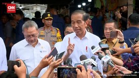 VIDEO: Tinjau Pasar Baru Karawang, Jokowi: Harganya Baik