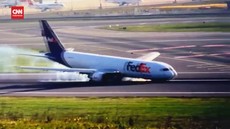 VIDEO: Pesawat FedEx Airlines Mendarat Tanpa Roda Depan di Istanbul