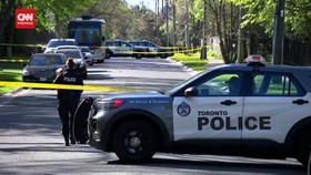 VIDEO: Penembakan di Depan Rumah Drake, Sekuriti Terluka