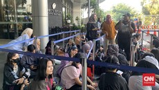 ARMY Datang Sejak Pagi Buta Demi BTS POP-UP MONOCHROME di Jakarta