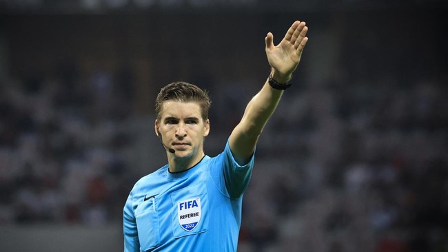 Kontroversi Wasit di Final Euro 2024: Nama yang Sama, Nasib Berbeda