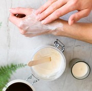Cara Menggunakan Body Scrub yang Tepat Agar Terasa Manfaatnya, Cek Kamu Sudah Benar?
