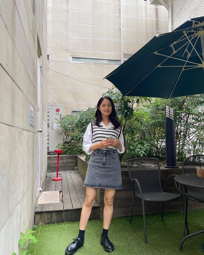 5 Inspirasi Outfit ala Kim Hye-yoon Pemain 'Lovely Runner'