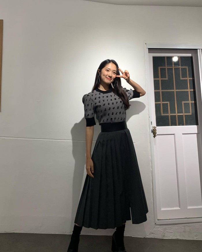 5 Inspirasi Outfit ala Kim Hye-yoon Pemain 'Lovely Runner'