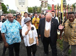 Menlu Retno Kunjungi SD di Papua Nugini yang Direnovasi Pemerintah RI