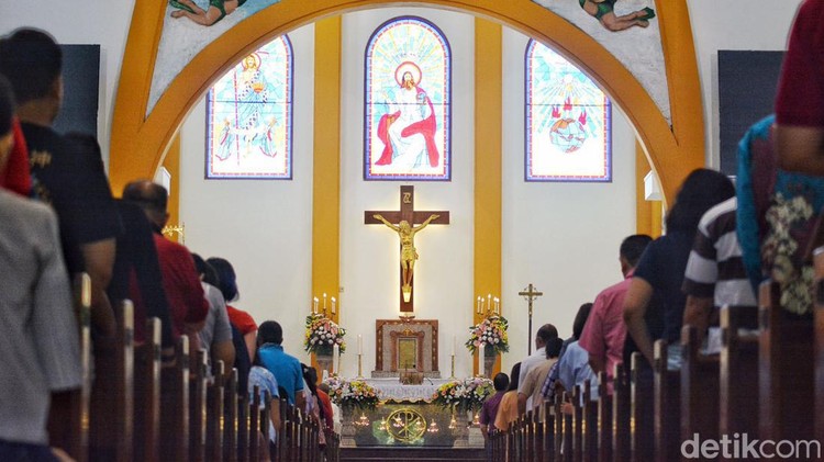 Misa Hari Kenaikan Yesus Kristus di Gereja Kristus Raja Surabaya.
