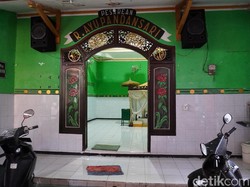 Cerita Tutur Raden Ayu Pandan Sari Pembabat Alas Kalibutuh Surabaya