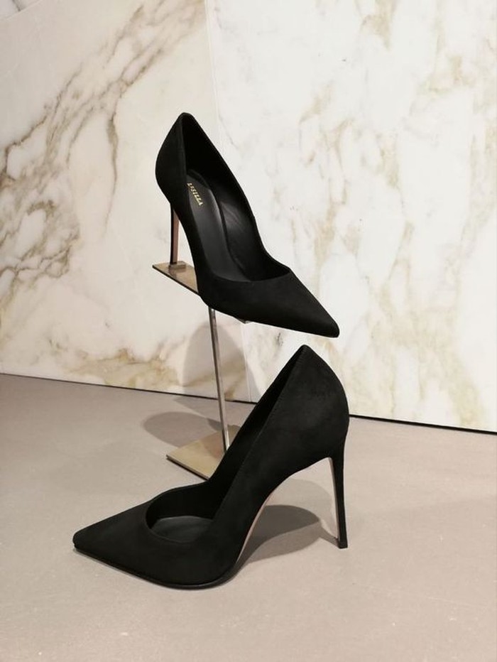 8 Fashion Items Wajib Perempuan Karier Miliki, Catat!