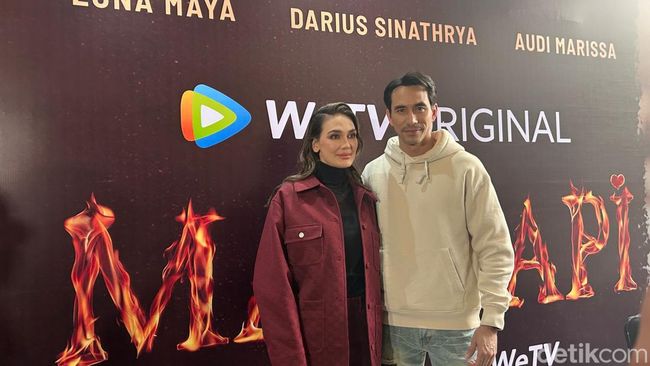 Luna Maya Bongkar Fakta di Balik Adegan Intim dengan Darius Sinathrya