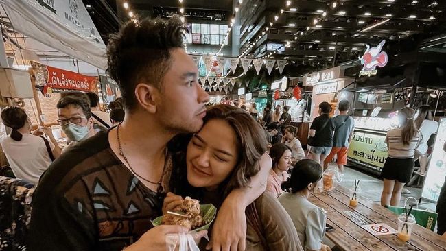 Ekspresi Kecewa Krisjiana Saat Siti Badriah Gender Reveal Anak Kedua Disorot