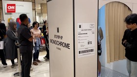 VIDEO: ARMY Serbu Photobooth Gratis BTS POP-UP MONOCHROME Jakarta