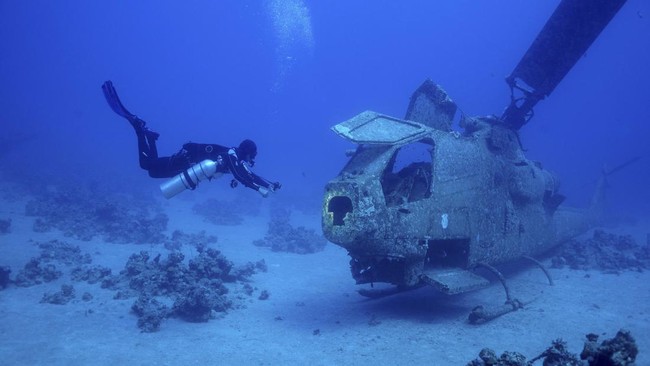 FOTO: Ada Tank dan Helikopter di Museum Militer Bawah Air Yordania