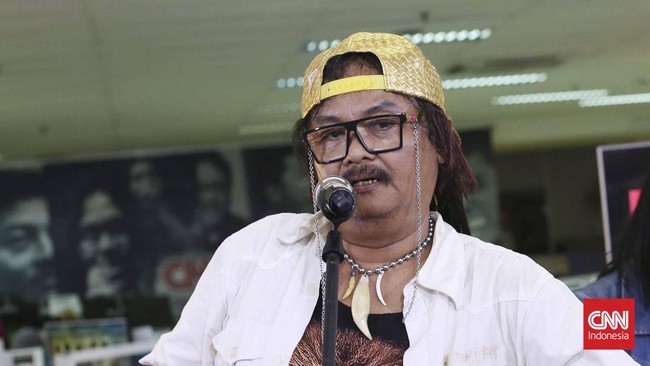 Perjalanan Musik Legendaris Jhonny Iskandar: Dari Duet dengan OM PMR hingga Karier Solo yang Sukses